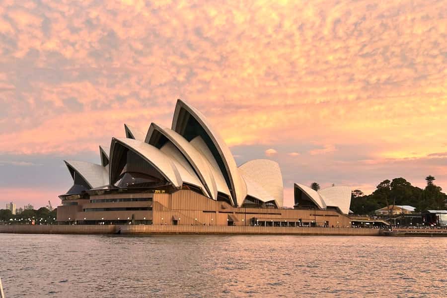 Sydney: Golden Glow Sunset Harbour Cruise with 1 Drink - Why sunset is the right time for Sydney Harbour