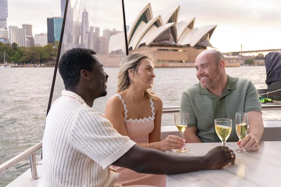 Sydney: Golden Glow Sunset Harbour Cruise with 1 Drink - The harbour sights arrive in a strong sequence