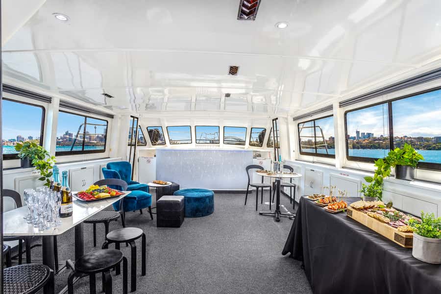Sydney: Vivid Harbour Cruise with Canapes - A friendly welcome and a small-boat setting
