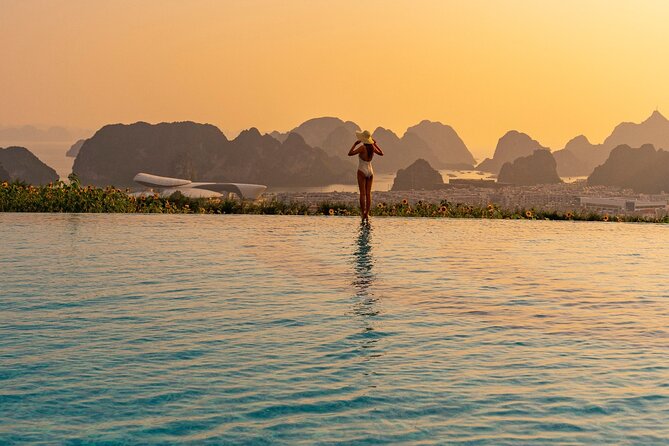 The Best Halong Bay Tours, Junk Boats & Activities 1 Day - Sung Sot Cave, Halong Bay’s big showpiece