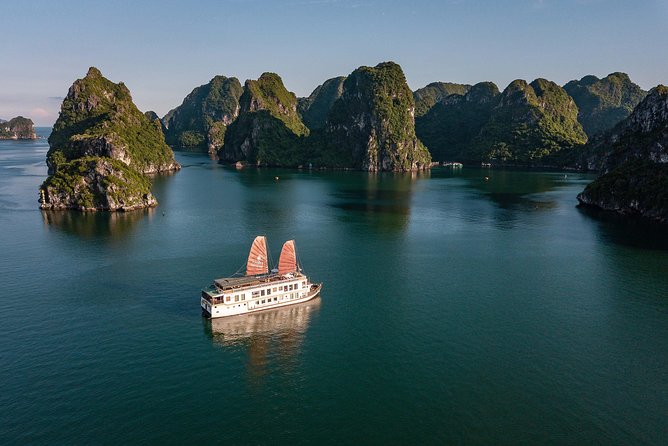 Top 1 Ha Long-Lan Ha Bay Luxury 5 Star Cruises & Balcony Cabin - Dark and Bright Cave by Local Rowing Boat