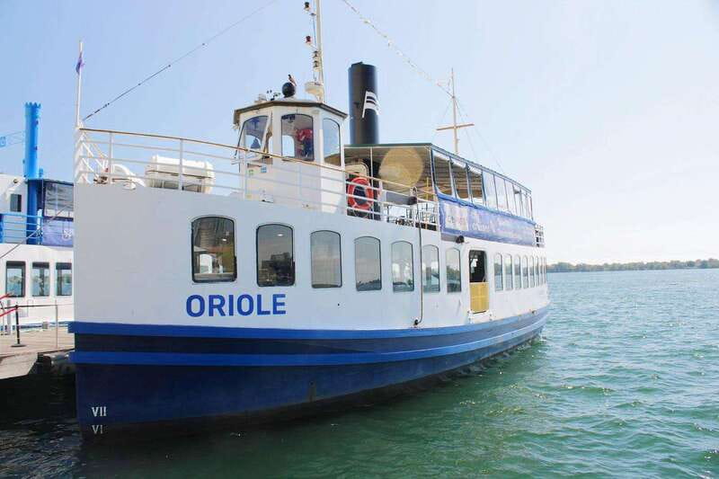 Toronto: City Views Harbor Cruise - Food, drinks, and comfort on board