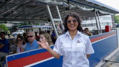 Toronto: Premium Driving Tour with Tower and Harbour Cruise