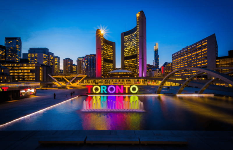 Toronto: Small Group Night Tour with Harbour Boat Cruise - Downtown Toronto From the Van