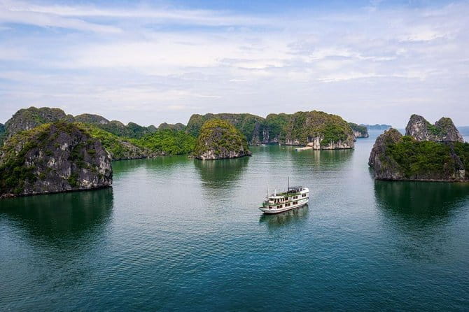 Venezia Cruise: 2 Days/1 Night Tour with Halong & Lan Ha Bay - The 9:15 am pickup from Hanoi