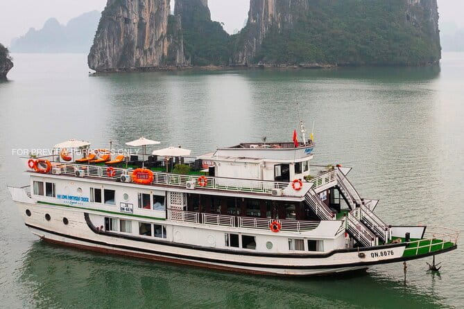 Venezia Cruise: 2 Days/1 Night Tour with Halong & Lan Ha Bay - Luon Cave by kayak or bamboo boat