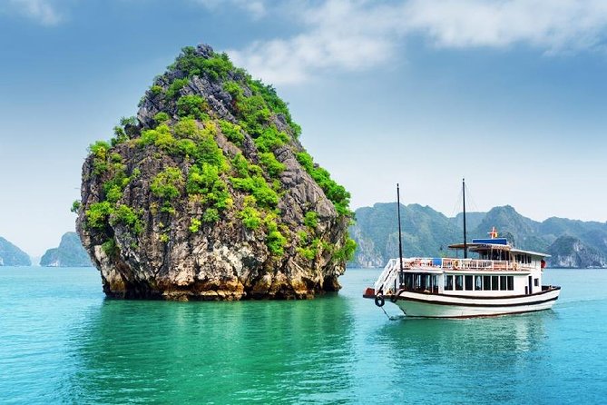 VIP Ha Long Bay 6 hour FUJI cruise with latest luxury cruise ship + limousine + highway + dinner for Japanese only - Why this Ha Long Bay day trip works